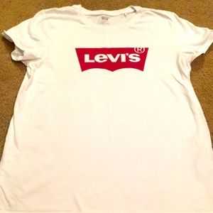 Levi’s t-shirt